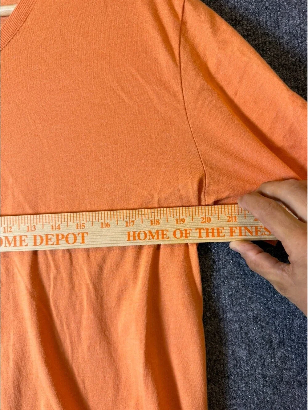 Banana Republic T-Shirt Mens Large Orange Premium Wash V-Neck Short Sleeve Tee